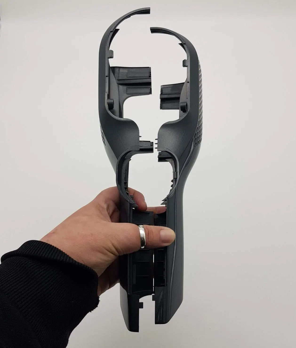 Fiancata destra e sinistra forata per scopa elettrica Black+Decker grigia scuro BLACK+DECKER