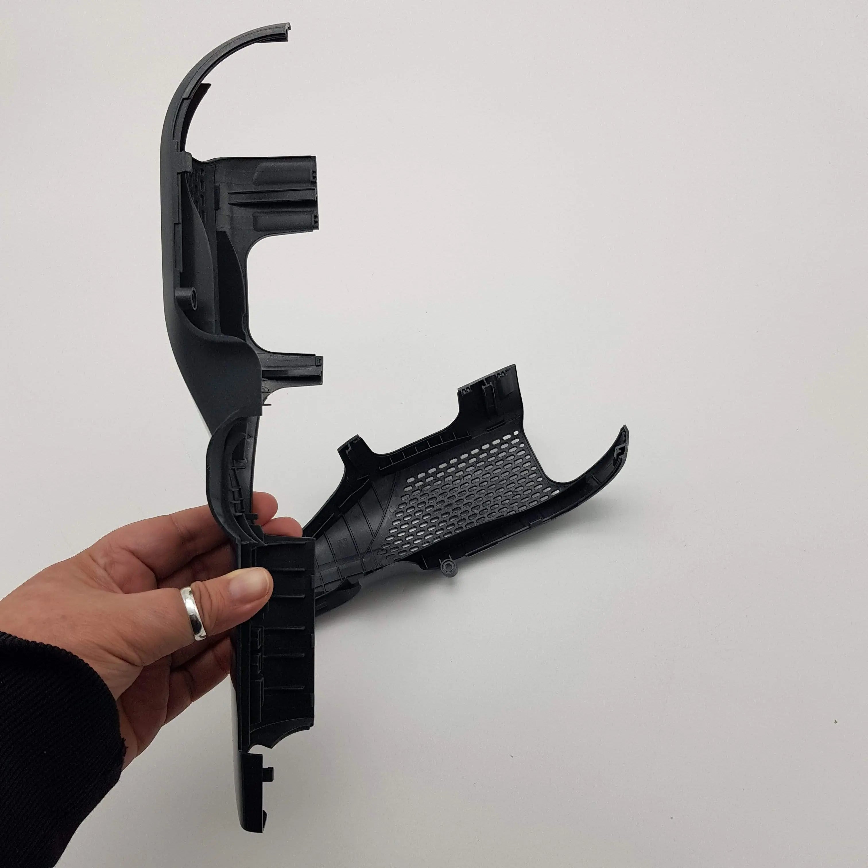 Fiancata destra e sinistra forata per scopa elettrica Black+Decker grigia scuro BLACK+DECKER