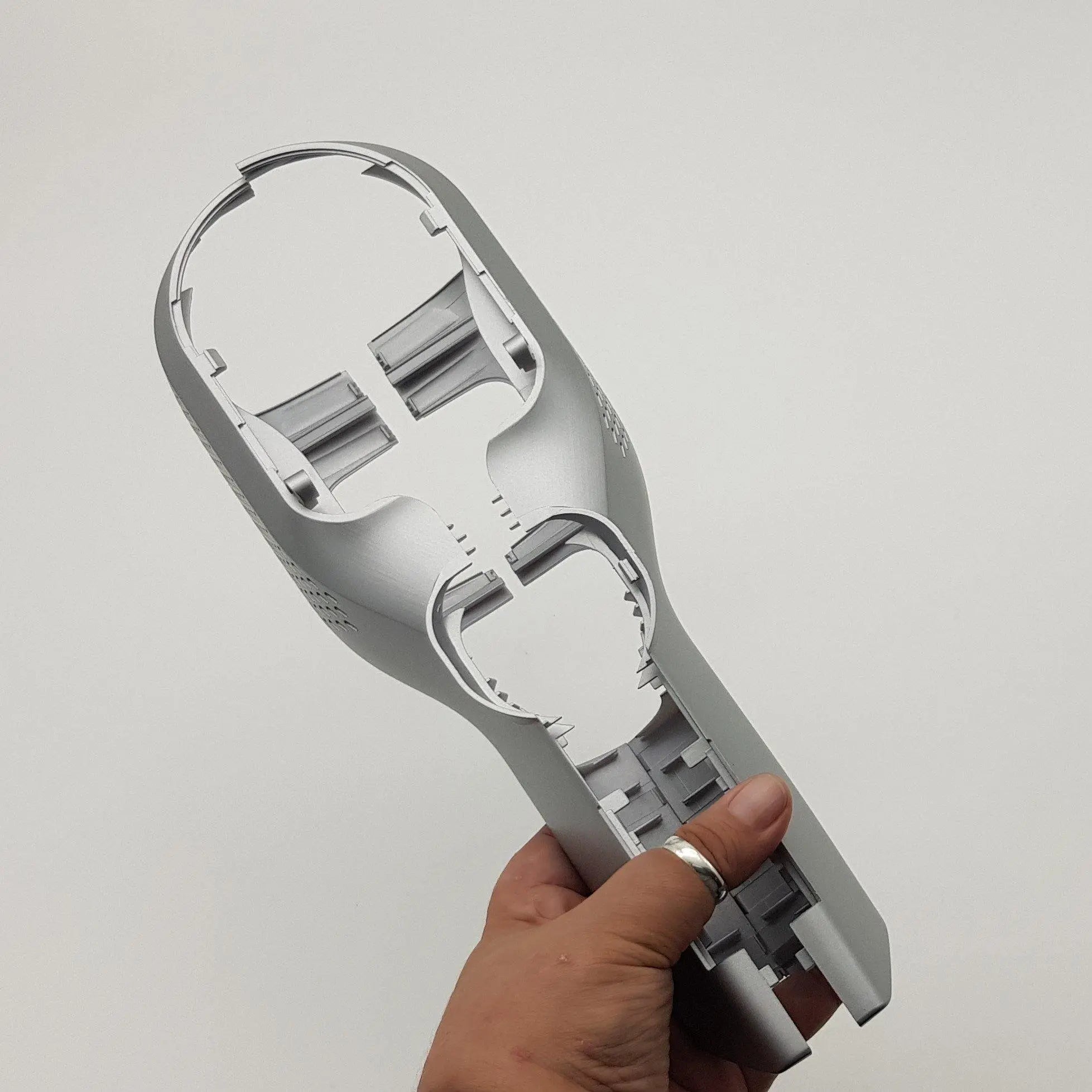 Fiancata destra e sinistra forata per scopa elettrica Black+Decker silver BLACK+DECKER